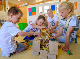 Normal_koen_en_luuk_bouwen_in_hun_nieuwe_school_pcbo_de_regenboog_osseveld._foto_jeroen_taalman__002_